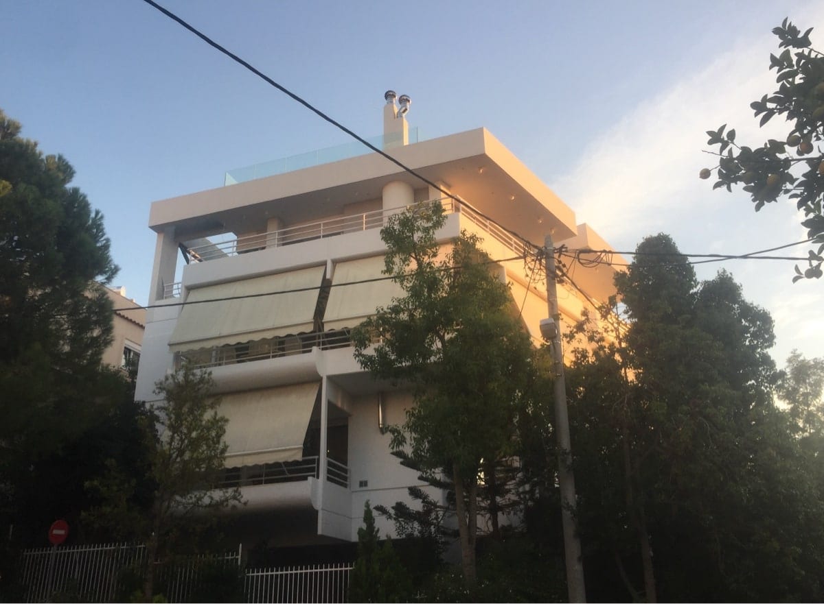 το κτίριο αποπερατωμένο