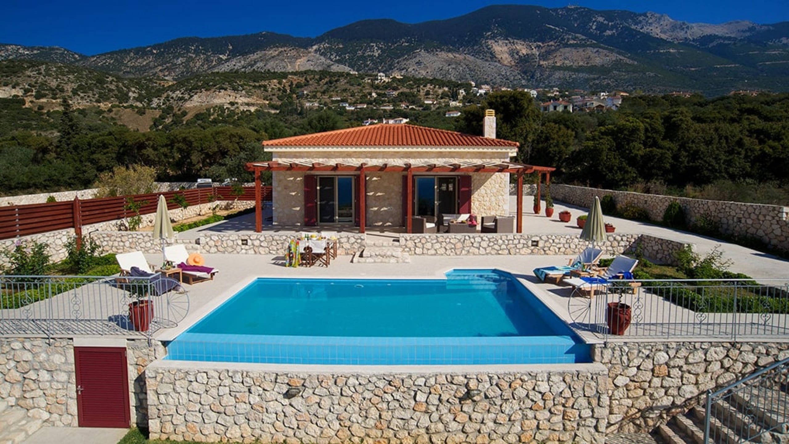 Τουριστικές κατοικίες Lithos Villas στα Βλαχάτα Κεφαλονιάς