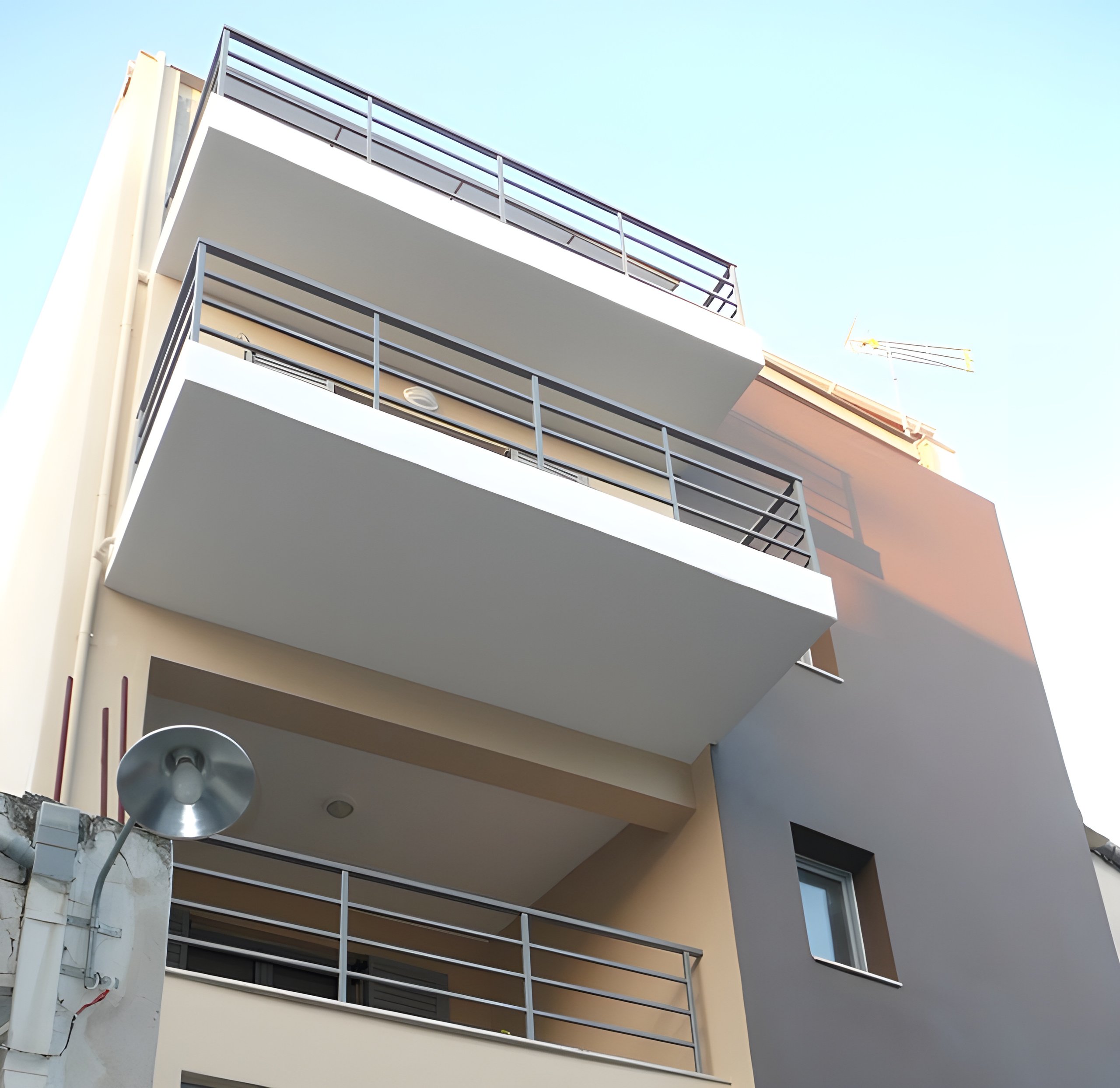 Πολυκατοικία με καταστήματα και γραφεία στο Μεσολόγγι