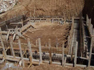 Οπλισμοί και ξυλότυποι θεμελίωσης της κατοικίας στην Άμμο Μαρμάρων Ιωαννίνων