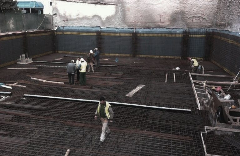 Εργασίες θεμελίωσης με οπλισμό γενικής κοιτόστρωσης και στεγάνωση υπογείου στο έργο Neuropublic