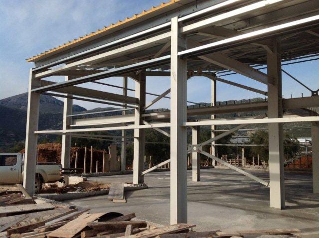 Χαλύβδινος σκελετός με πατάρι και χιαστί συνδέσμους στη βιοτεχνία στο ΒΙΟΠΑ Παραμυθιάς