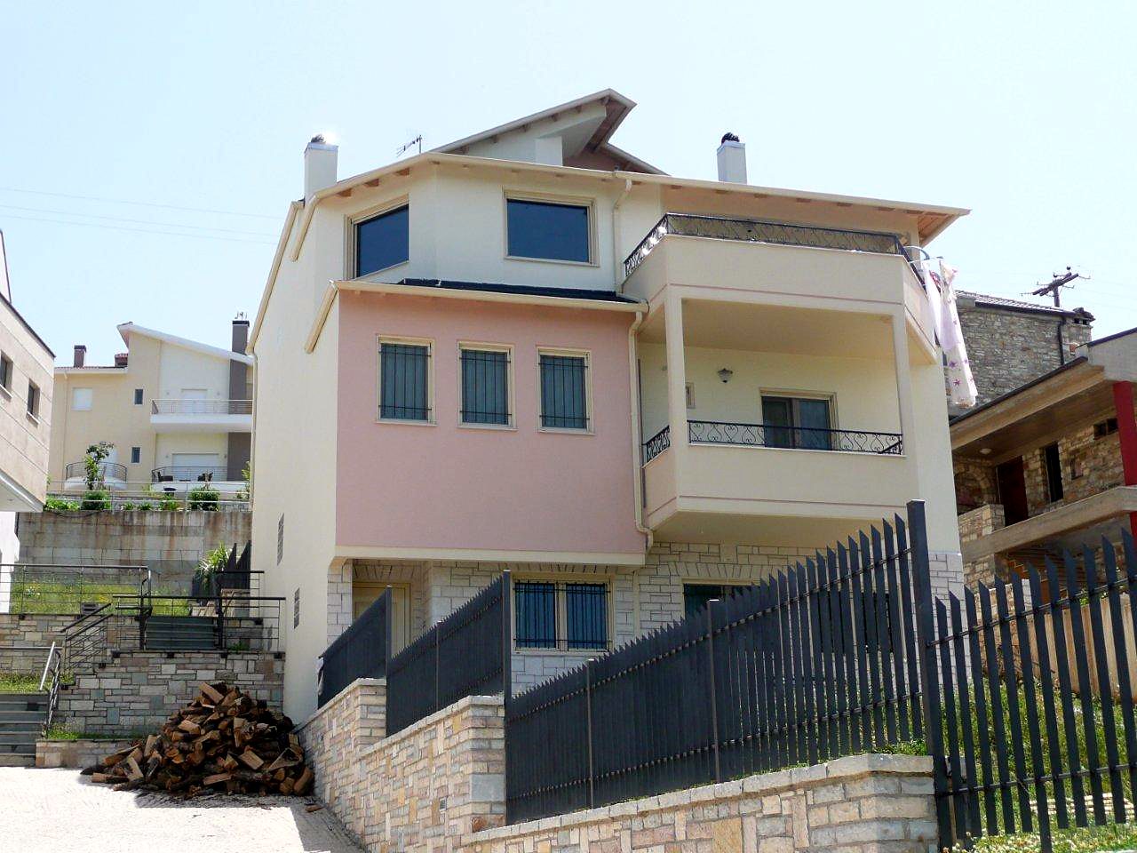 Ολοκληρωμένη τριώροφη κατοικία με μεταλλικό σκελετό στην Άμμο Μαρμάρων Ιωαννίνων