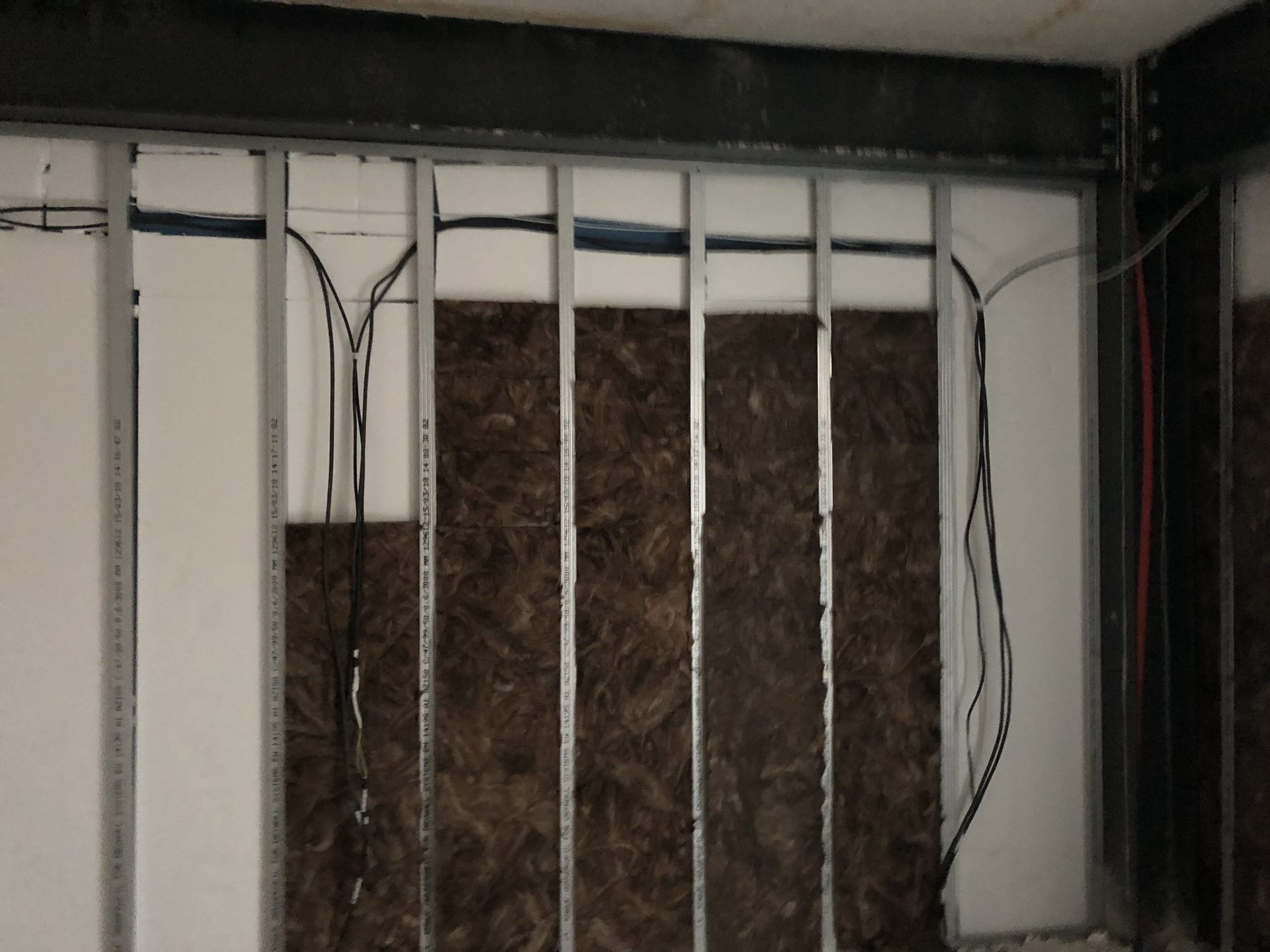 Τοποθέτηση στοιχείων Η/Μ, Κατοικία με υπόγειο, pilotis και σοφίτα στο Νεοχωρόπουλο Ιωαννίνων
