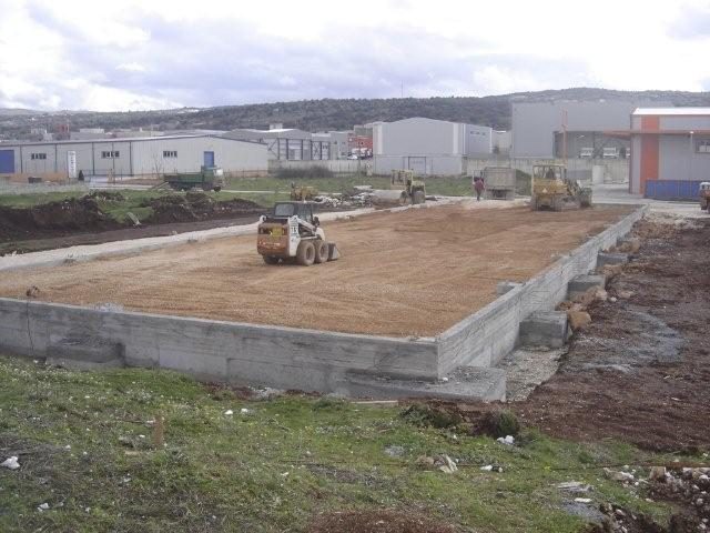 Χωματουργικές εργασίες συμπύκνωσης υποστρώματος εδαφόπλακας, Βιοτεχνία χάρτου - εμπορική αποθήκη στη ΒΙΠΕ Ιωαννίνων