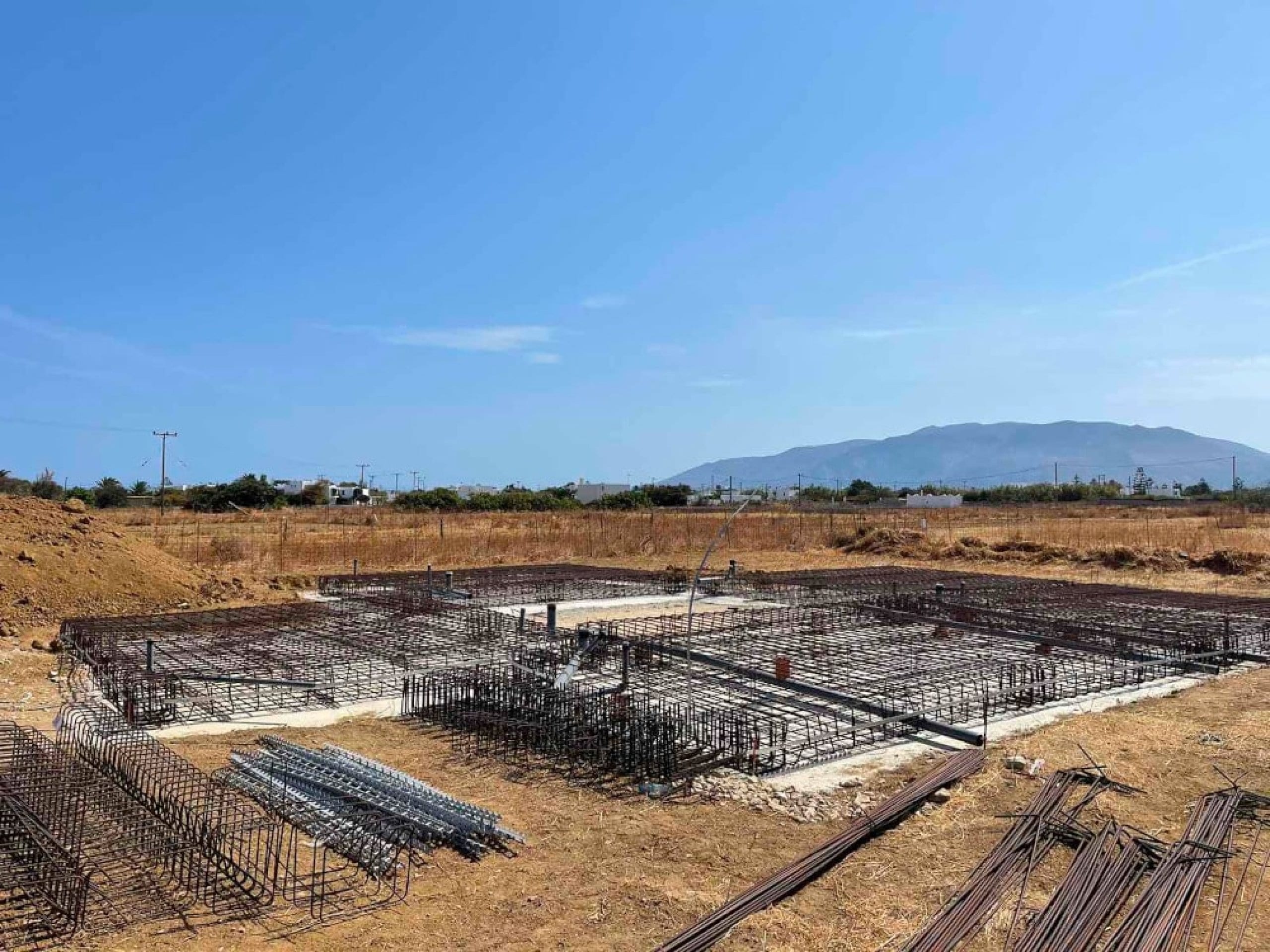 Η γενική κοιτόστρωση (ραντιέ) πριν την έγχυση σκυροδέματος 